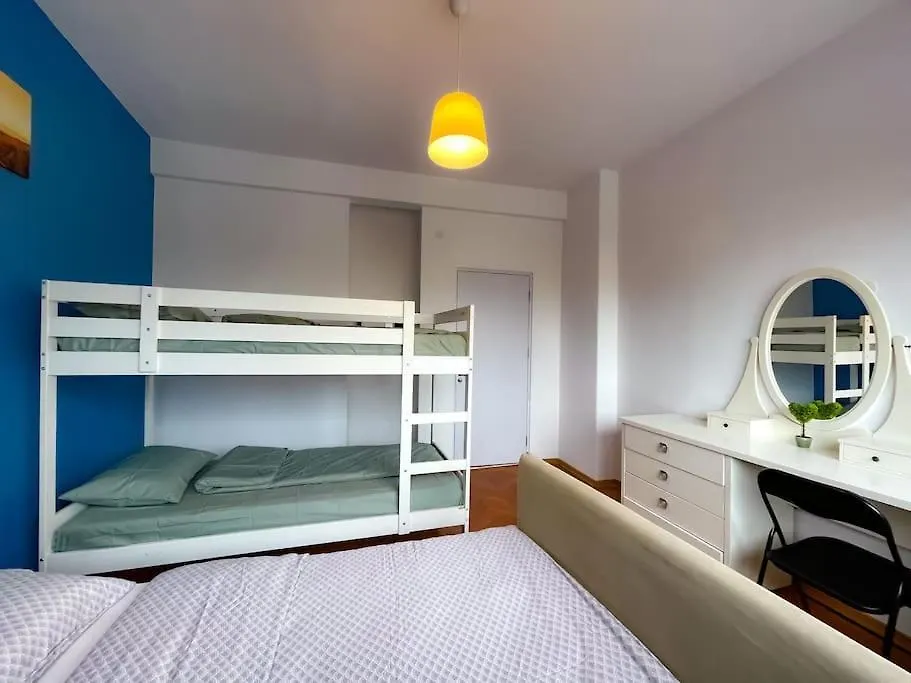 Boulevard View 2Br Apt In Old Town Bukarest Apartment
