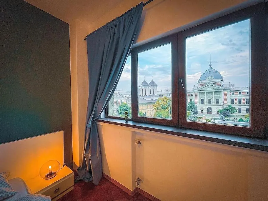 Boulevard View 2Br Apt In Old Town Bukarest 0*,