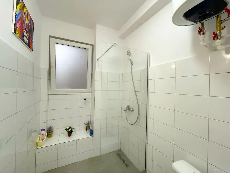 Boulevard View 2Br Apt In Old Town Bukarest Apartment