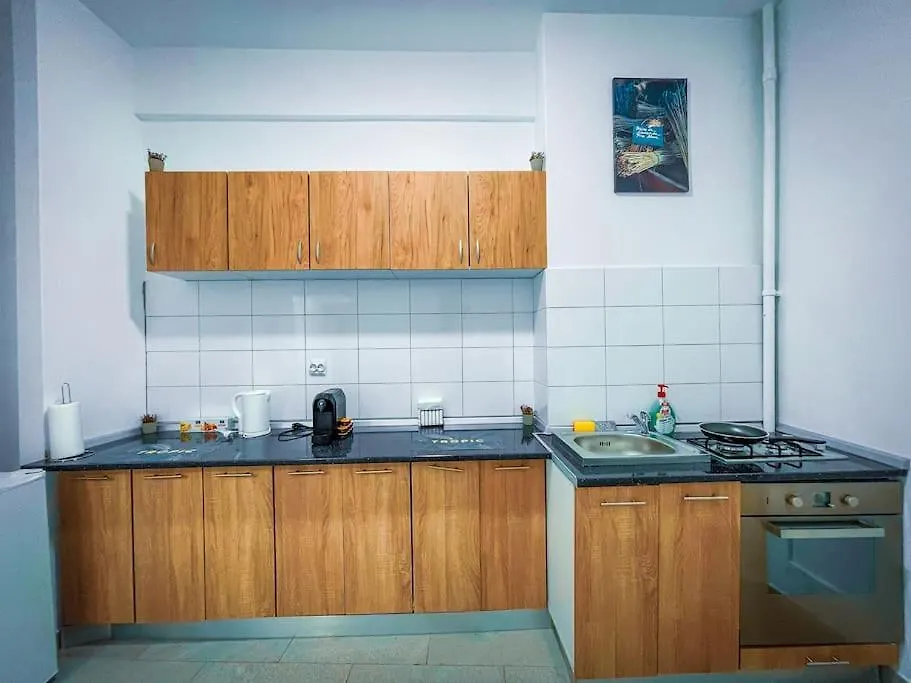 Boulevard View 2Br Apt In Old Town Bukarest Apartment