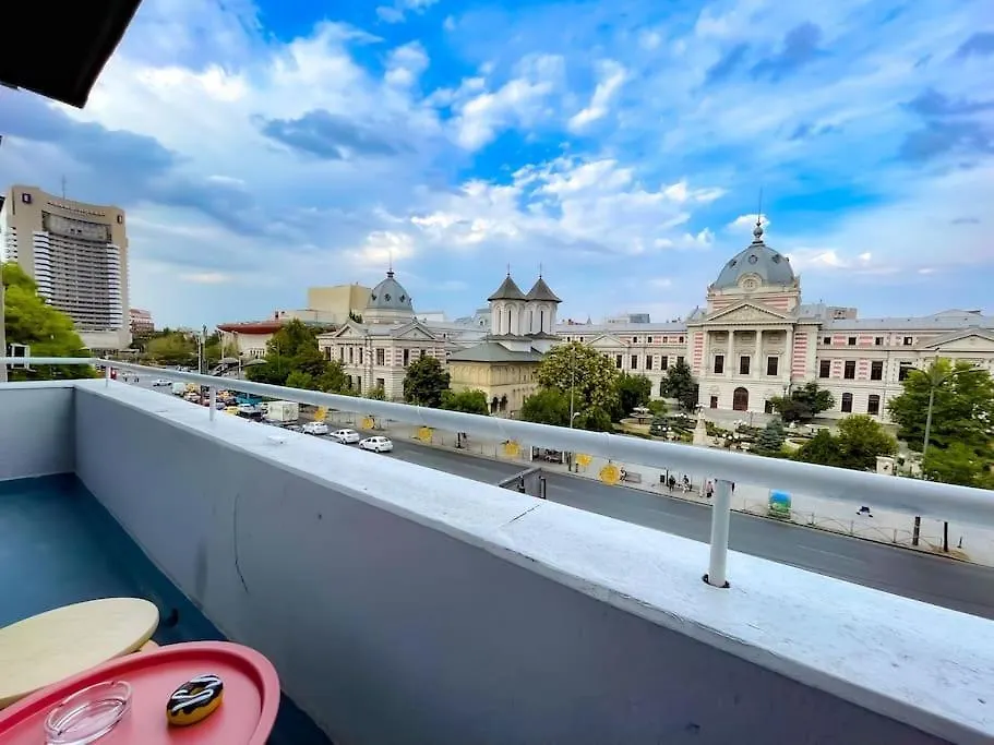 Boulevard View 2Br Apt In Old Town Bukarest