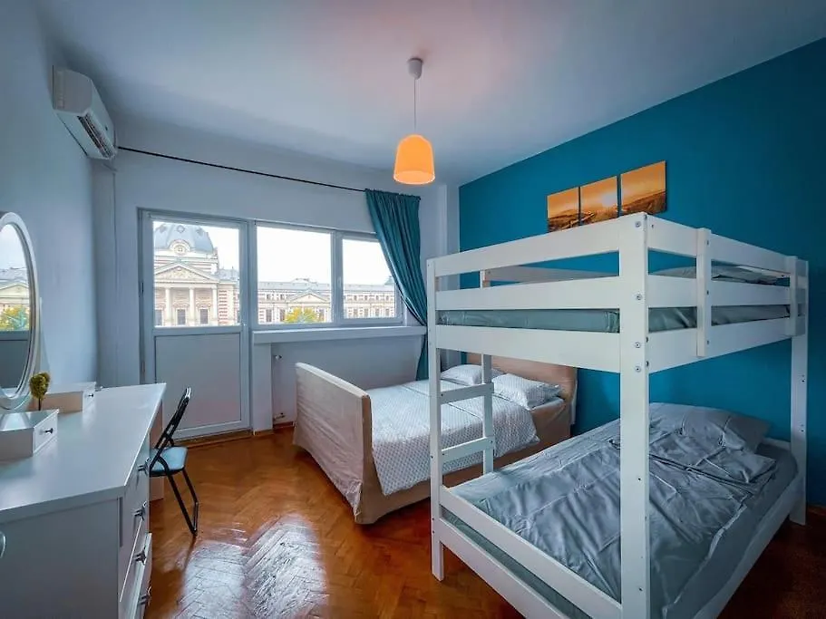 Boulevard View 2Br Apt In Old Town Bukarest