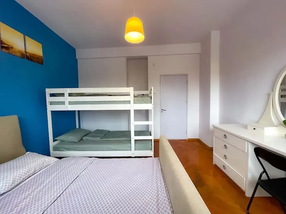 Boulevard View 2Br Apt In Old Town Bukarest 0*,