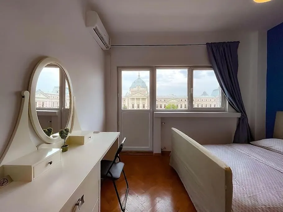 Boulevard View 2Br Apt In Old Town Bucharest