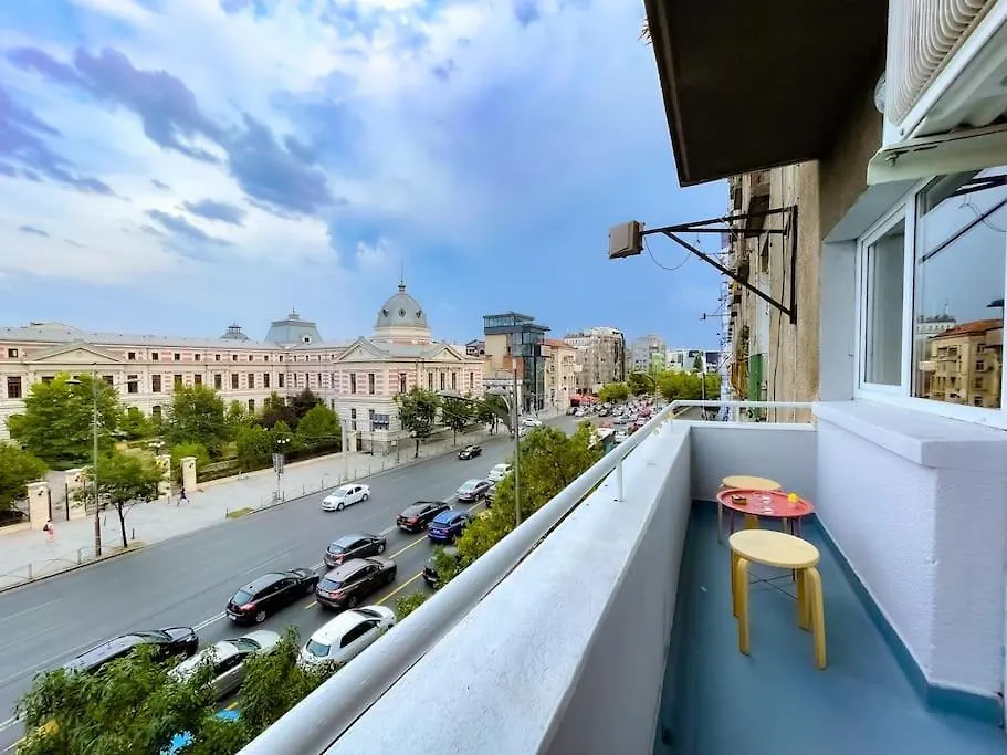 Boulevard View 2Br Apt In Old Town Bukarest Apartment